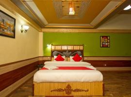 Jāmb में, होटल ishaan resorts near mall road 10 min walk and big parking