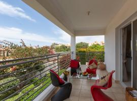 Spacious sea view apartment, ξενοδοχείο στη Χλώρακα