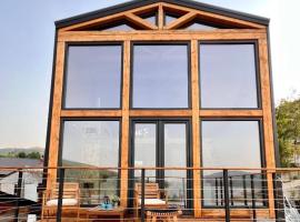 Mountain Log Cabin，位于马夫罗沃的别墅