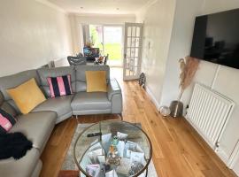 Single room in Croydon luxury spacious home, hotel i Chelsham