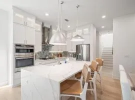 Luxury , Palm & Pearl,Community Pool, Outdoor Kitchen, Sleeps 16