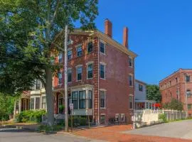 87 on Pine - Beautiful Historic Townhome