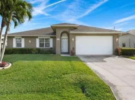 Anchored Out - Waterfront Rental in Great Location - Vesteva