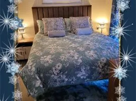 Elegant 2 Bedroom En-Suite Caravan with Bathtub near Edinburgh Seton Sands Holiday Village