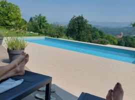 Villa proche Annecy, Hotel in Lovagny