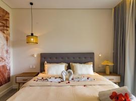 Amaris Apartment Beachfront by Oceanaxe Holidays, hotel i Petite Case Noyale