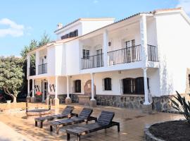 Villa Mona Private pool and barbecue in Malaga, hotel din Málaga