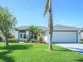 Blue Fish - Cozy vacation rental in Cape Coral, Hotel in Matlacha