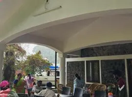 Green lake view resort cottage