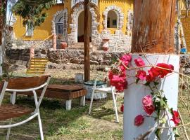 Hospedaje La Casona de los Paredones, hotel v destinaci Charbonier