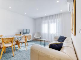 Vita Portucale ! Almada Chic Design 3BR, hotel en Almada
