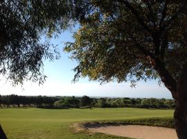 Villa L'Oiseau Bleu, hotelli kohteessa Essaouira lähellä maamerkkiä Golf de Mogador