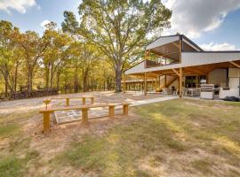 Boat Ramp on Lake Fork! Emory Studio with Huge Yard, Hotel in Emory