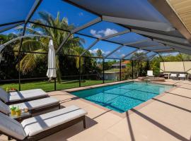 Ellen`s House-pool and Jacuzzi, Gulf access, Hotel in Matlacha