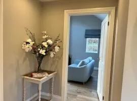 The Lodge 2bed retreat steps from Kennet & Avon Canal