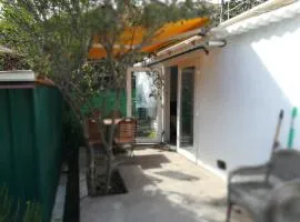 Bett 1 im Männer 4-Bettzimmer NUR Männer ONLY Men SOLO hombres