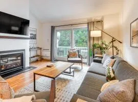 7 Mi to Stowe Mtn! Riverfront Retreat on Main St