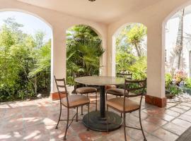 Serene Private Suite Patio Upscale Berkeley, hotel en Berkeley