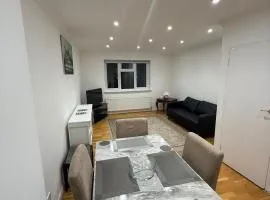 Modern Comfort Near Gatwick, Three Bridges & M23!