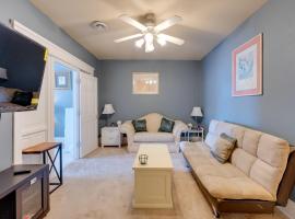 Walkable Racine Retreat! 1 Mi to Lake Michigan, hotell i Racine