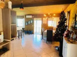 Casa com piscina a 300m praia