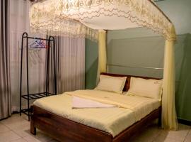 JD LUXURY HOTEL Jinja، فندق في جينجا