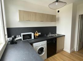 Spacieux T4 lumineux avec balcon confort, calme et modernité à Joué-lès-Tours, hotel in Joue-les-Tours