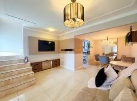 Casa moderna e extremamente confortável - R1552