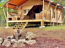 Luksusa telts Glamping Escape with Fire Pit on Winery pilsētā Džonsonsitija