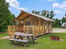 Lakeside Boutique Escape by Lake Livingston, hotel v destinaci Onalaska