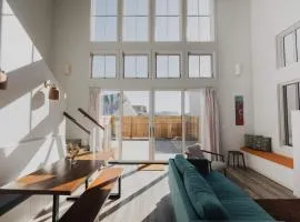 The Jackalope Rooftop w Fire Pit & Epic Mountain Views