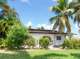 Villa silenziosa e sicura al centro di Las Galeras، فندق في لاس غاليراس