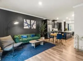 Luxe King 3BR Townhouse -Mins to Uptown CLT