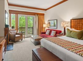 1234 Lodge At Spruce Peak Ski In Ski In Ski Out King Studio By Stowe Mountain Rentals: Stowe şehrinde bir otel