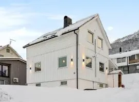 Turistvegen Tromsdalen - Stay Near Tromsø Cable Car