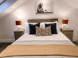 Modern 3-Bedroom Apartment with Garden Near Cardiff City Centre