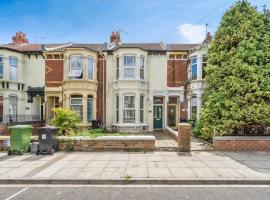 Selby House - Large 3 Bed Victorian Property in Portsmouth - Sleeps 5、ポーツマスのホテル