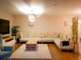 Luxury 2BR Spacious & Stylish with Patio near Metro