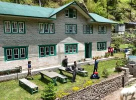Peaceful Lodge And Restaurants