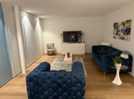 Luxuri&ouml;se 3,5-Zimmer Wohnung f&uuml;r Familien und Gesch&auml;ftsreisende mit Glasfaser-Internet โรงแรมราคาถูกในCham