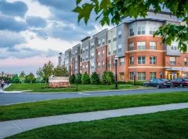 Private Room and Bathroom in Revere