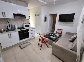 Apartment 1, Family, Moorish Villa, hôtel à El Mouradia