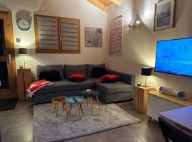 Chaleureux studio plein sud en Tarentaise !, hotel v destinaci Bozel