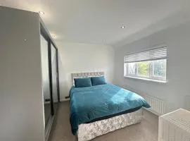 Spacious Luxury Double Room in Croydon King Bed