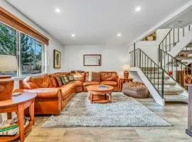 Modern 3BD -Walk to Lake & Beach