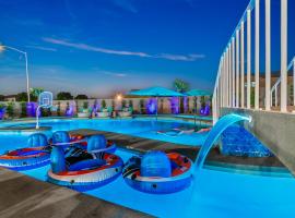 Electric Slide Lazy River, Pickleball, Game-Room, hotel in Coachella