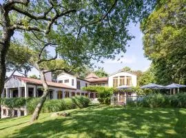 Bluffside Cove by Rove Beachfront Villa w Pool Sauna