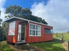 Simple Cabin, Kuaotunu - Peaceful, Affordable Stay