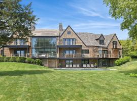 Kellis Cove by Rove Travel Home w Outdoor Spaces, ξενοδοχείο σε Bridgehampton