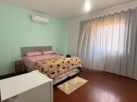 Quarto Shanti para viajantes em Dourados.